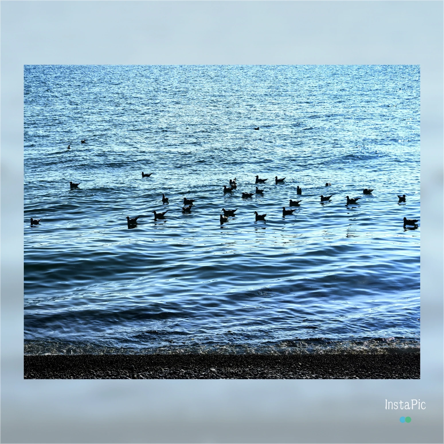 蓝浸沧波，摄影：王忄谷